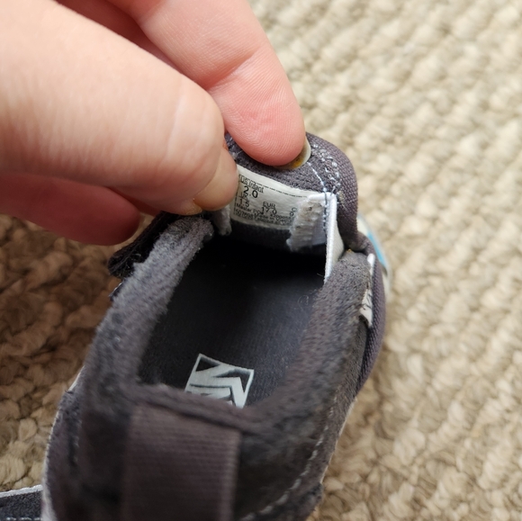 Size 2 baby boy shark vans - Picture 4 of 4